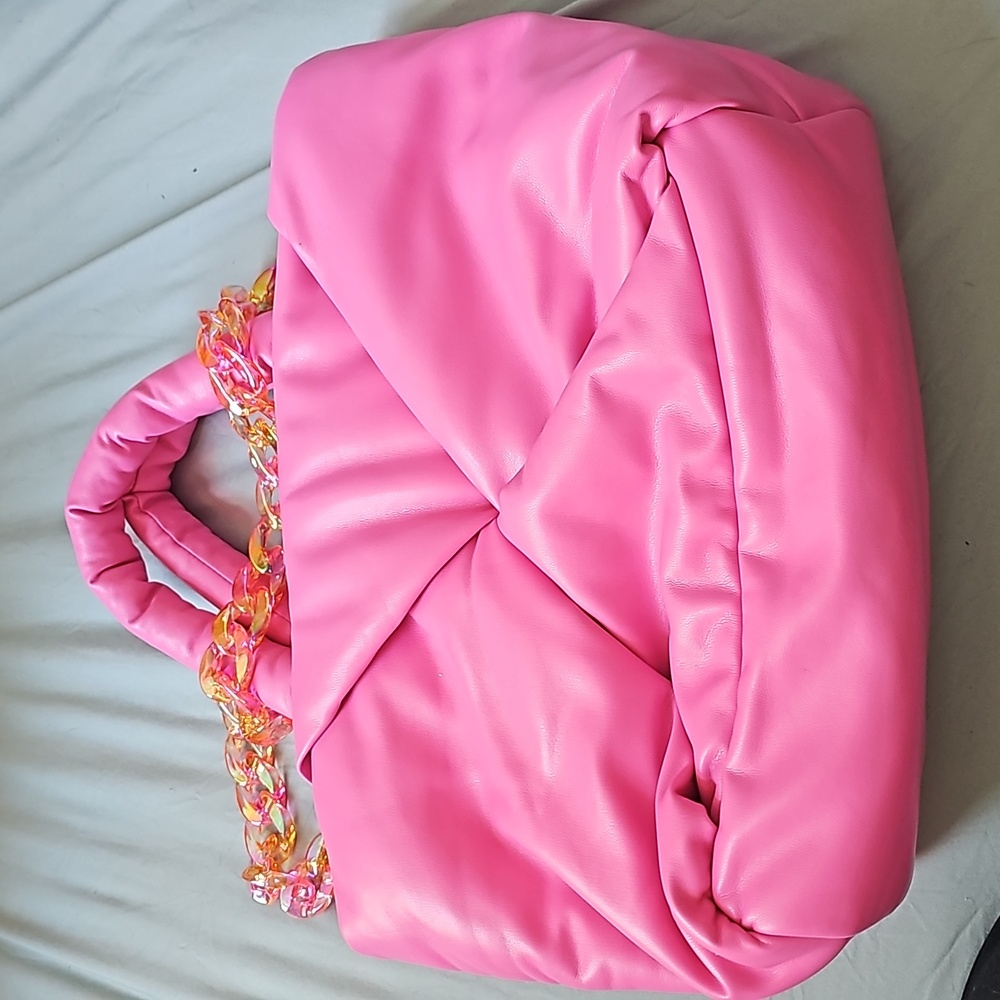 Pink hand bag with a shoulder strap